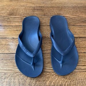 NWOT blue Archies flip flops